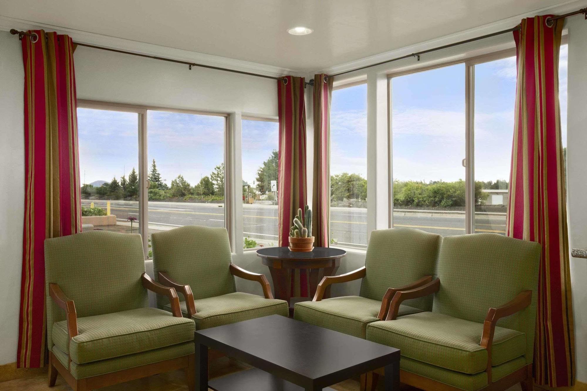 Travelodge By Wyndham Flagstaff Near I-40 Exterior photo