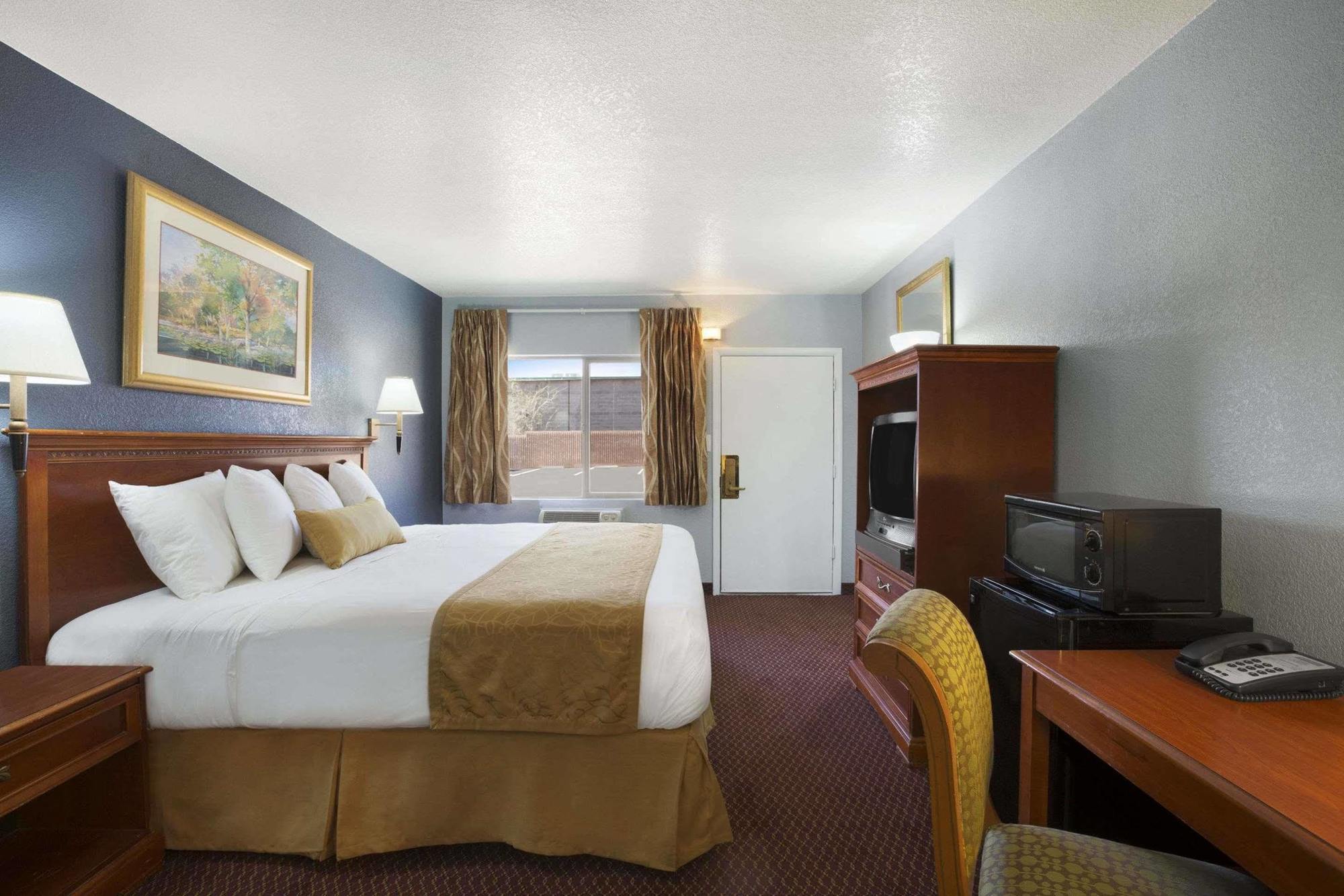 Travelodge By Wyndham Flagstaff Near I-40 Exterior photo